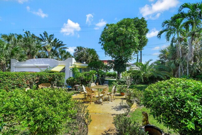 Building Photo - 124 S Palmway