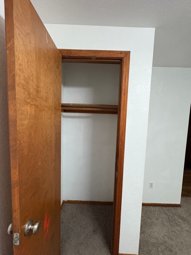 Building Photo - Perfect Location- Open Floor Plan 3 Bedroo...