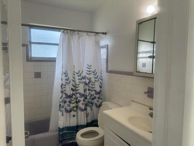 Building Photo - 4120 NW 39th Ave