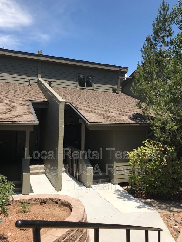 Building Photo - 5701 N Villa Cir