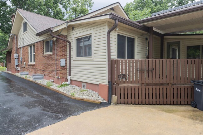 Building Photo - 203 Edgewood Ave