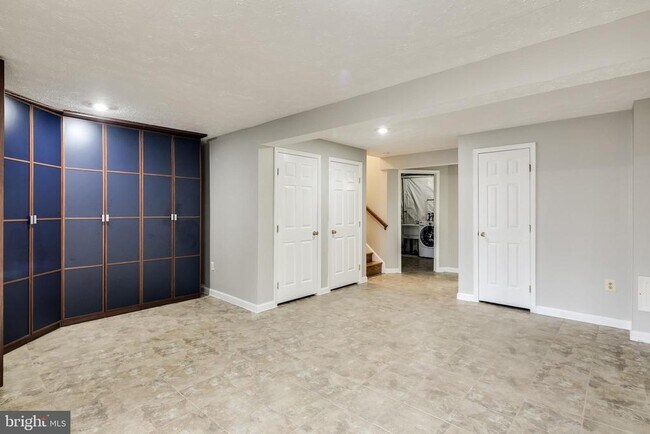 Building Photo - 8038 Brightfield Rd