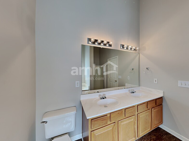 Building Photo - 4009 Edgeview Dr