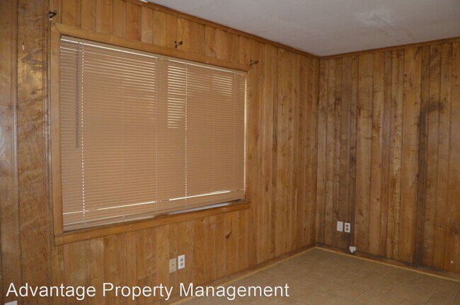 Building Photo - 3 br, 2 bath House - 1611 Chenault Dr SE