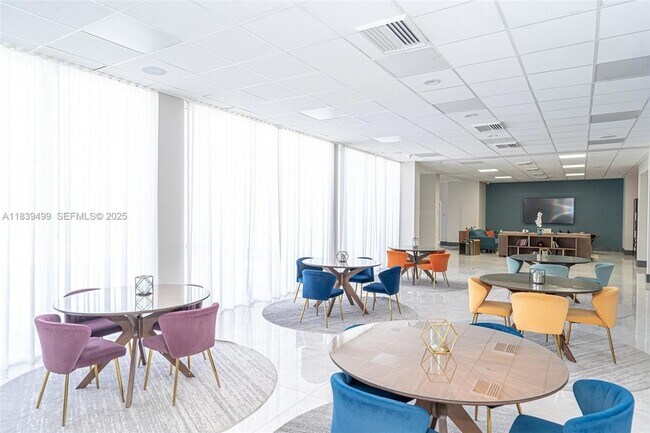 Building Photo - 3140 S Ocean Dr