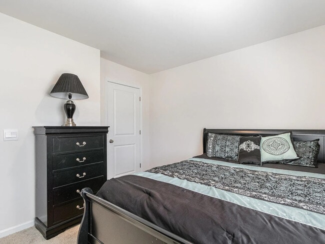 Building Photo - Earn Wealth While Leasing - Like a Homeown...