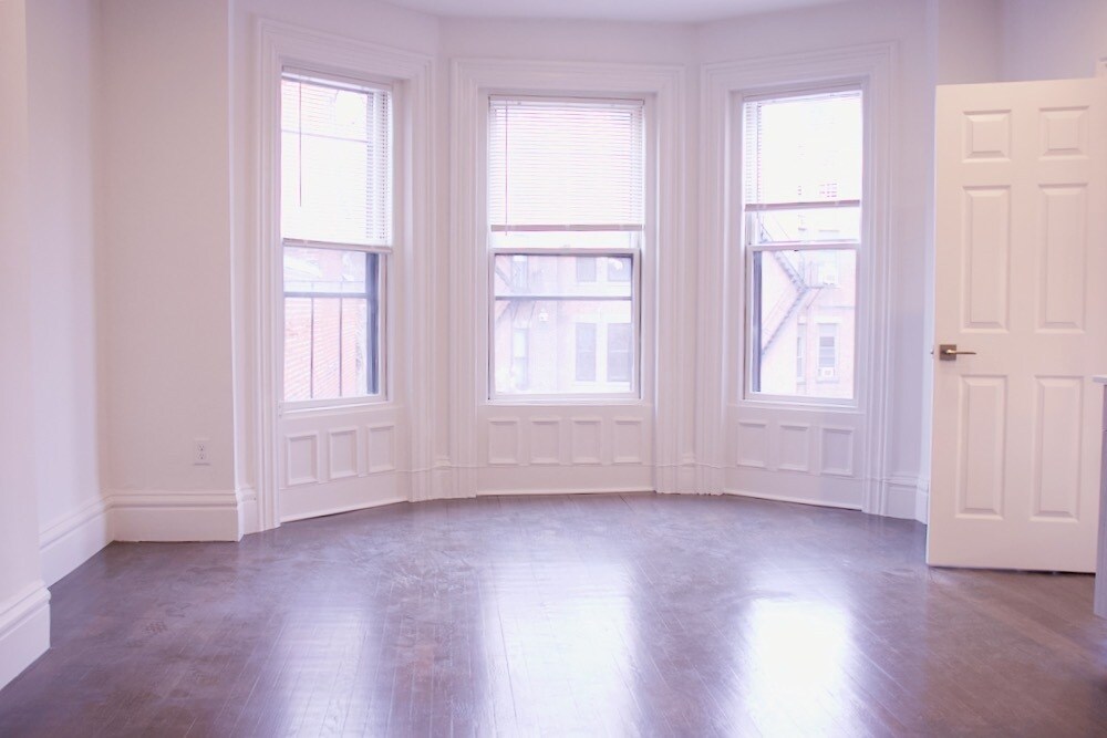 Building Photo - 225 Newbury St