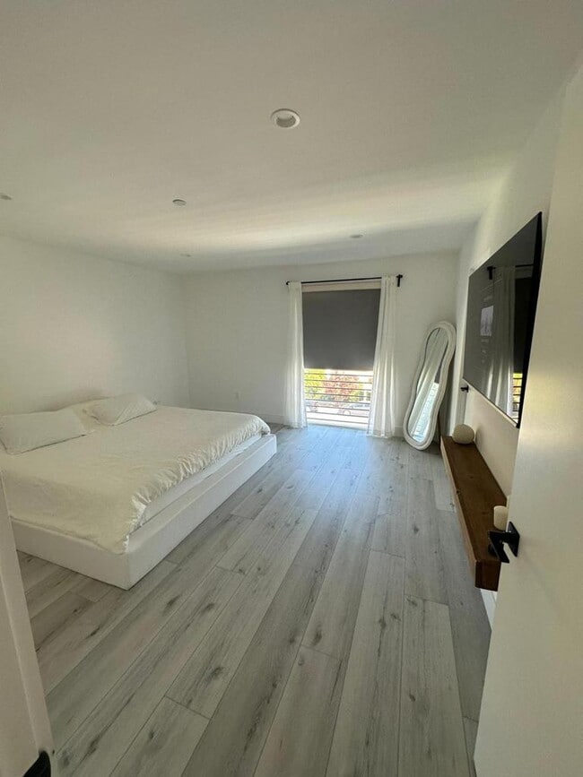 Building Photo - 4299 Tujunga Ave