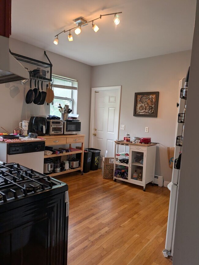 Building Photo - SEPTEMBER 1 - Dorchester Savin Hill 3 bedr...