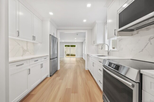 Building Photo - 7 Cos Cob Ave
