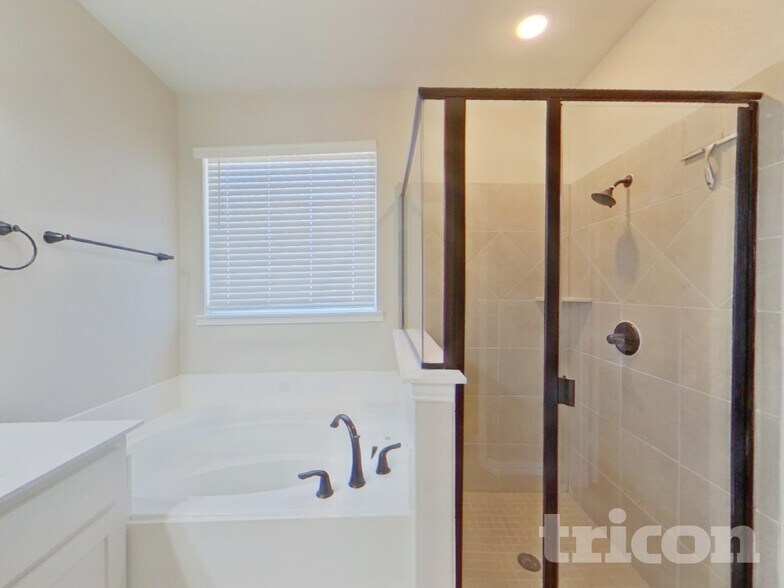 Building Photo - 1940 Gill Star Dr