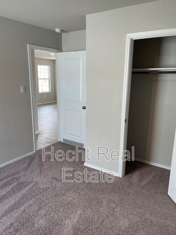 Building Photo - 10543 McClintock Dr