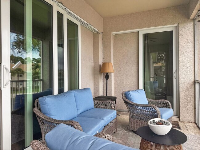 Building Photo - 2 Bed + Flex, 2 Bath Fully Furnished Annual Rental