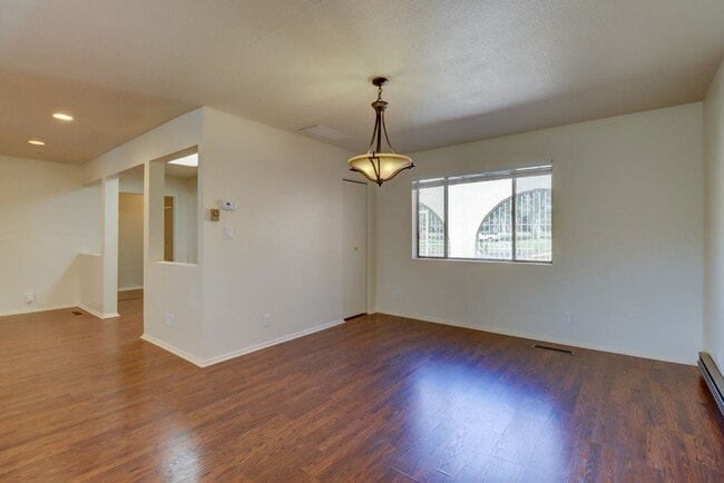 Building Photo - Home in Antelope Hills!