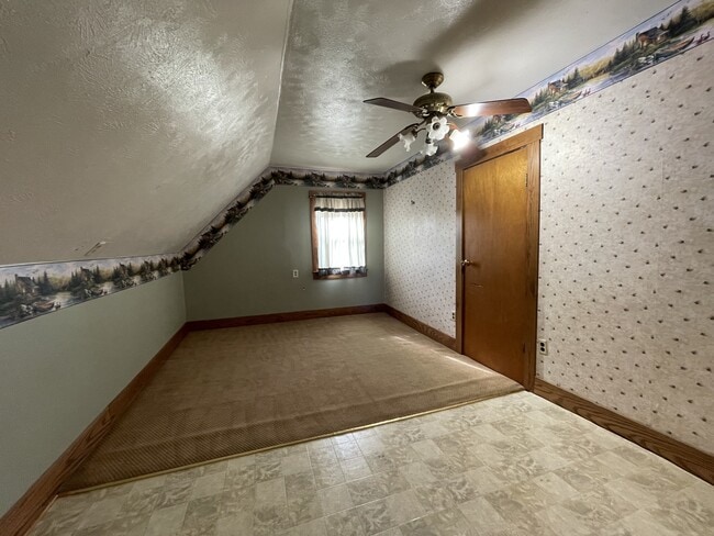 Building Photo - 7094 N 550 E