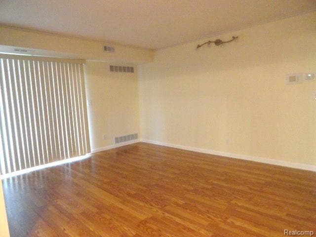 Building Photo - 250 E Thirteen Mile Rd