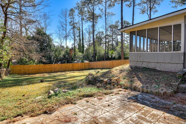 Building Photo - 2312 Mura Dr