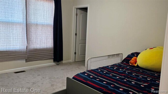 Building Photo - 2720 Tulip Wy