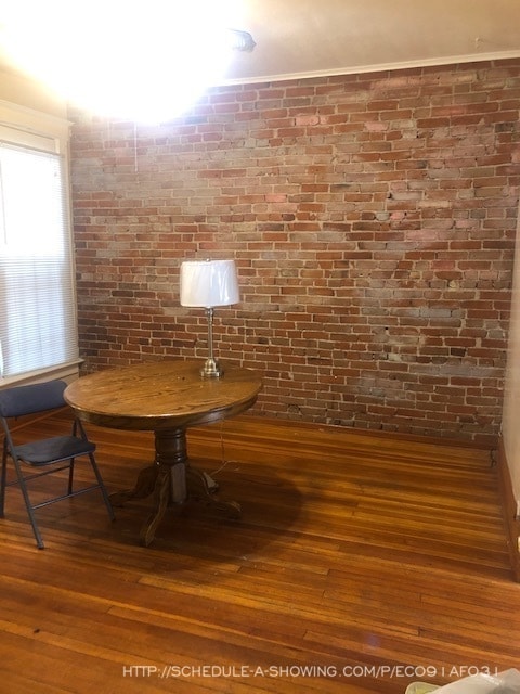 Building Photo - Beautfiul Vintage 2Br with Exposed brick!