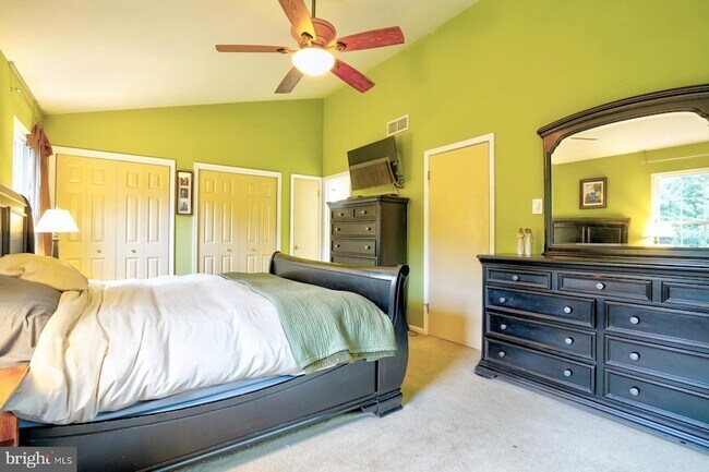 Building Photo - 111 Honey Locust Ct