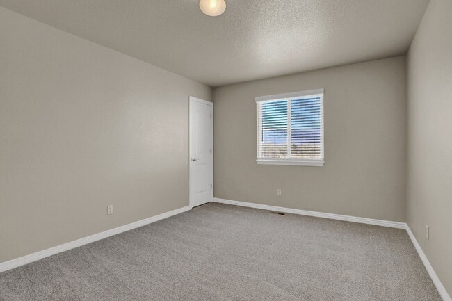 Building Photo - 2688 Sierra Springs Dr