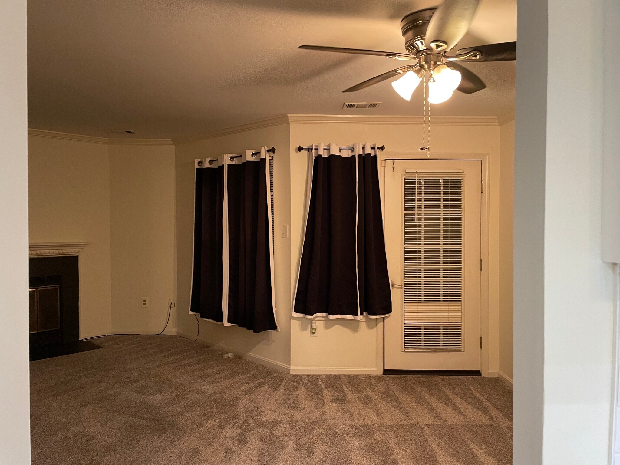 Building Photo - 8 Deer Run Ct