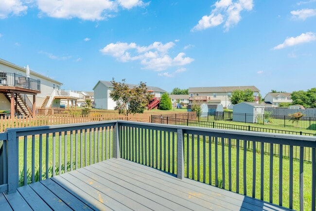 Building Photo - 41 Squire Cir