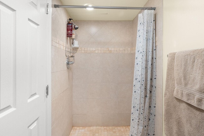 Building Photo - 1971 SE 5th Ct