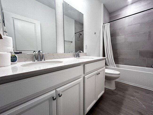 Building Photo - Beautiful Newer Build 3/2.5 with Internet ...