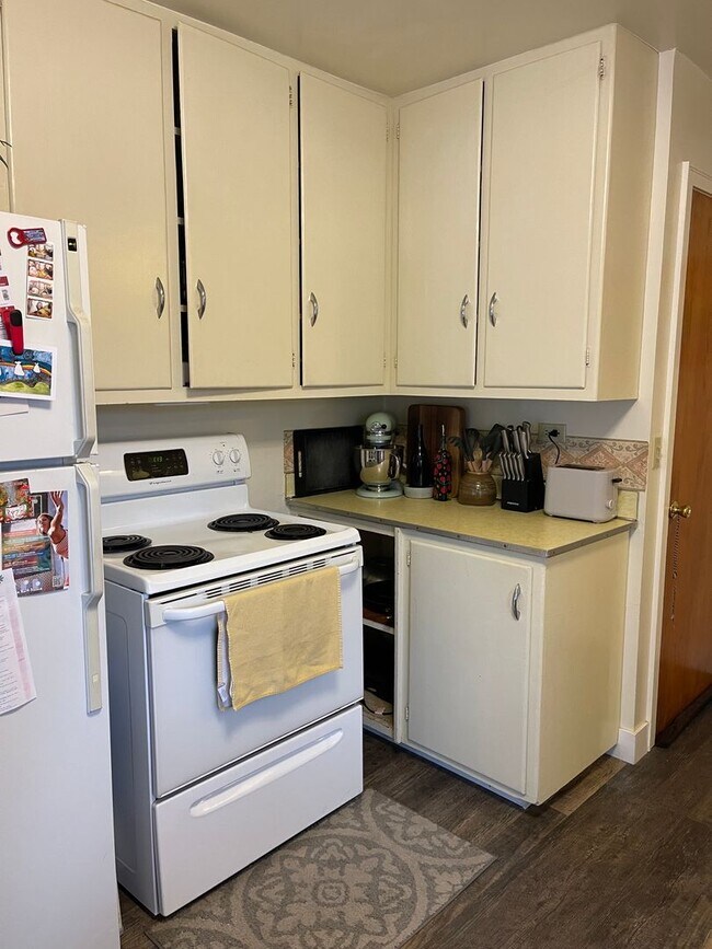 Building Photo - 123 Livingston St