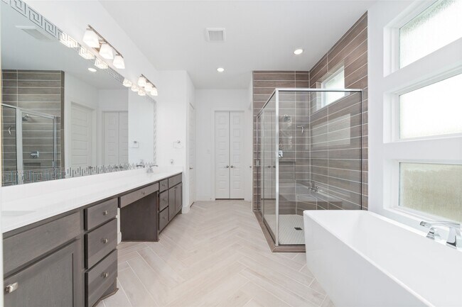 Building Photo - 32018 Crested Knl Ct