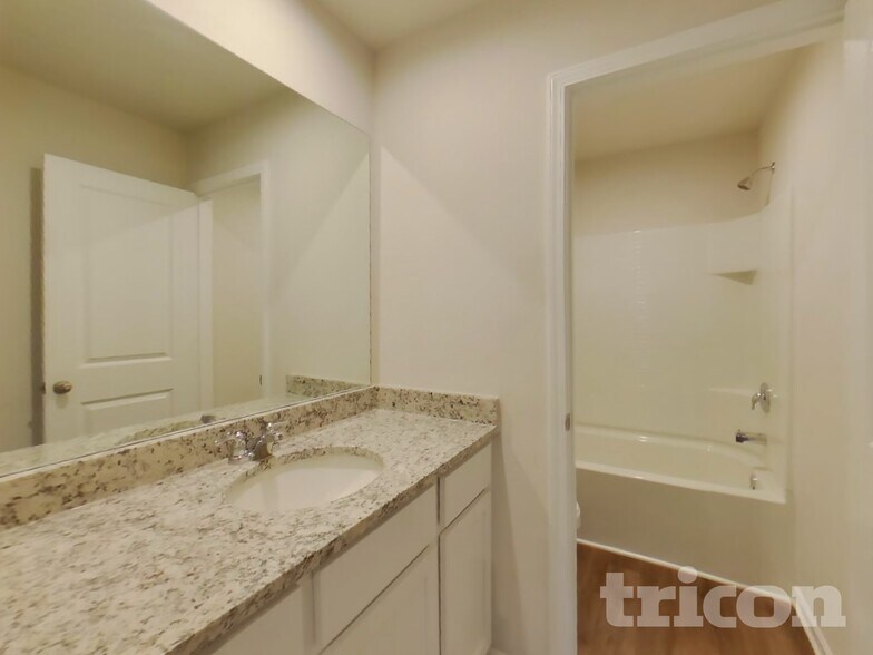 Building Photo - 1317 Deutz Dr