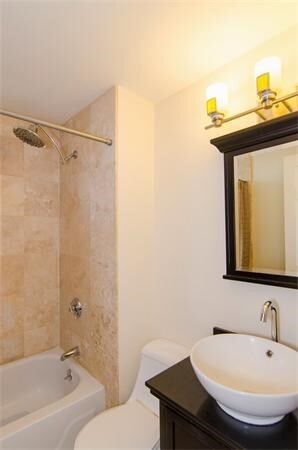 Building Photo - 154 Boylston St