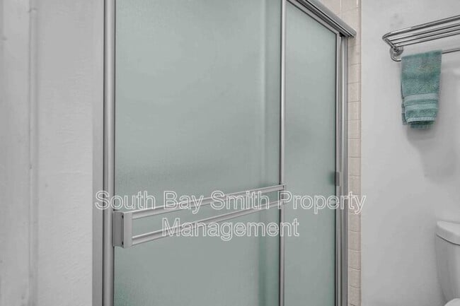 Building Photo - 420 Palos Verdes Blvd