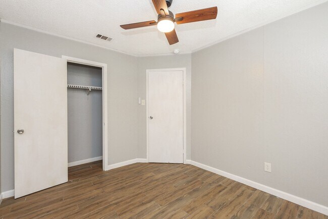 Building Photo - 506 N 3rd St