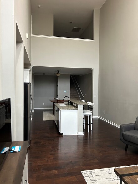 Building Photo - 3001 Pointer Ln