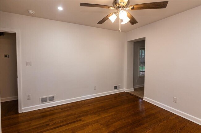 Building Photo - 1392 Lively Ridge Rd NE