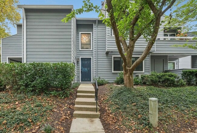 Building Photo - 1904 Villaridge Dr