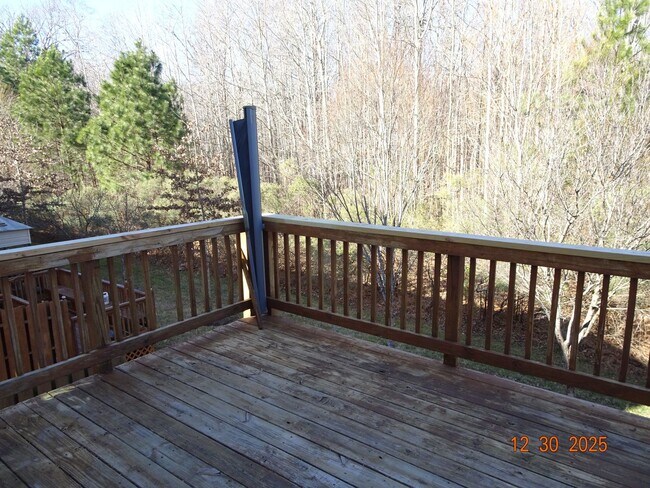 Building Photo - 4 Bedrooms, 3.5 Baths Townhouse