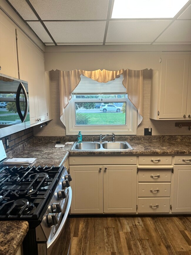 Building Photo - 2631 Tatham Rd