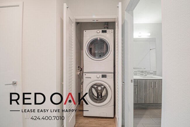 Building Photo - 1331 W 7th St