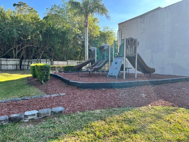 Building Photo - 1040 June Dr