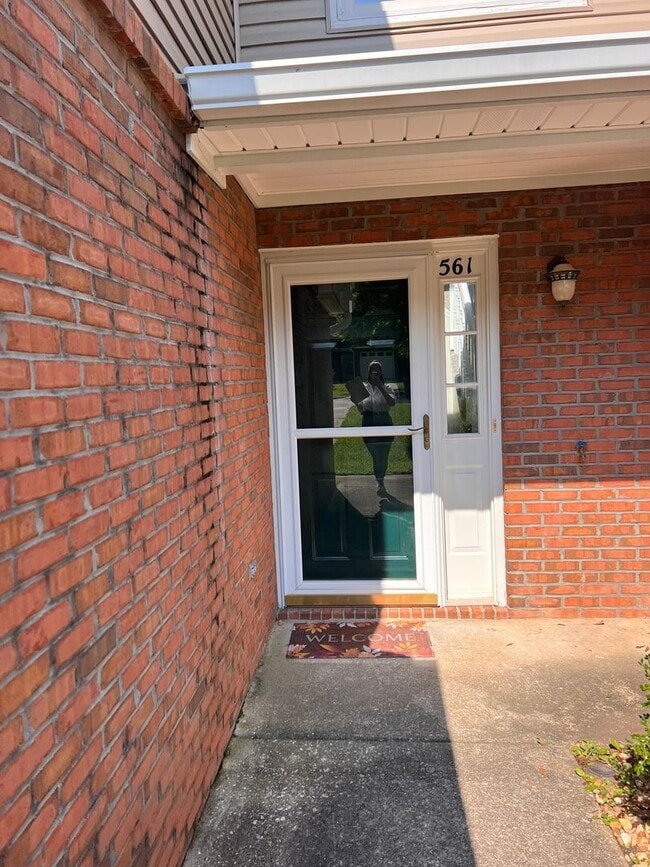 Building Photo - 561 Heritage Ct