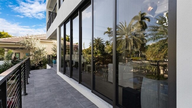 Building Photo - 823 Ponce de Leon Dr