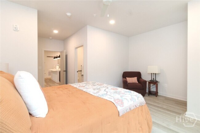 Building Photo - 240 Martha Dr