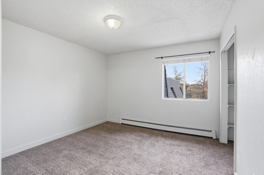 Building Photo - 1140 Walnut Ave