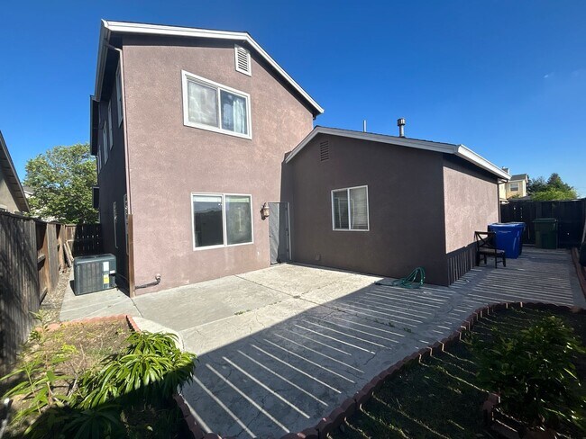 Building Photo - Nice home in North Turlock!