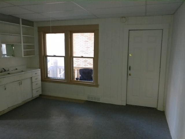 Building Photo - 513-513 Wetmore St