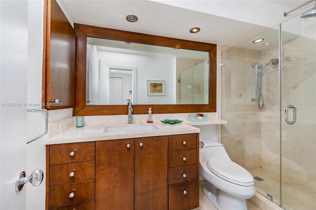 Building Photo - 613 Ocean Dr
