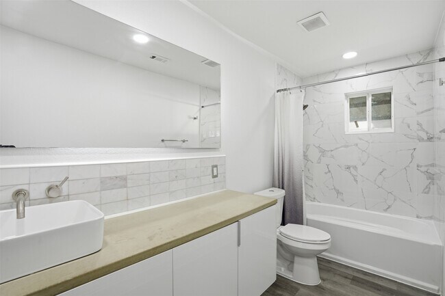 Building Photo - 4929 Creekmont Dr